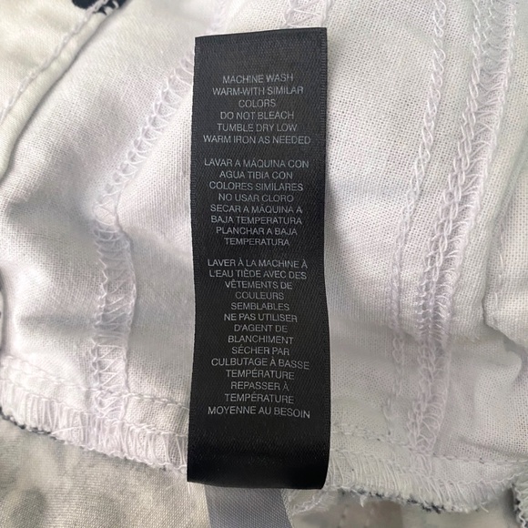 Chico’s So Lifting Abstract Floral Crop Pants Black and White Size 16 - Picture 8 of 11